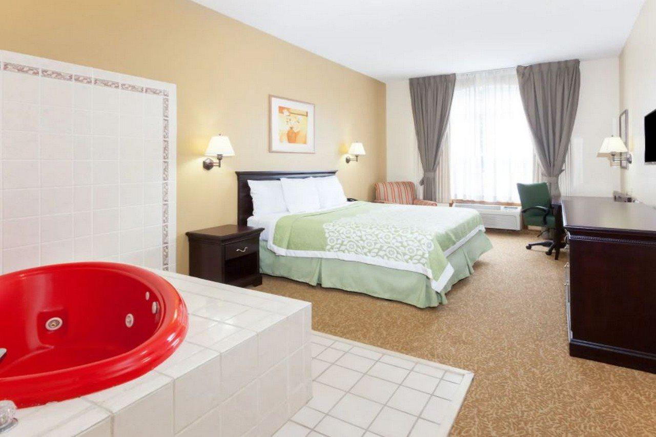 Days Inn & Suites By Wyndham Tucker/Northlake Экстерьер фото