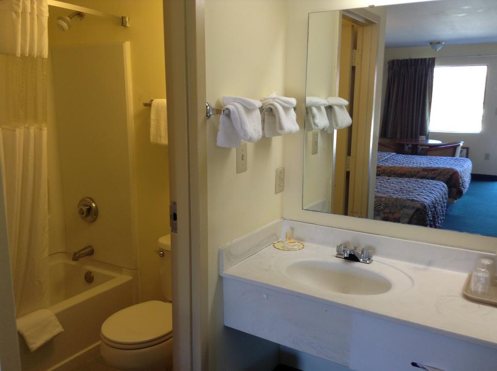 Days Inn & Suites By Wyndham Tucker/Northlake Экстерьер фото