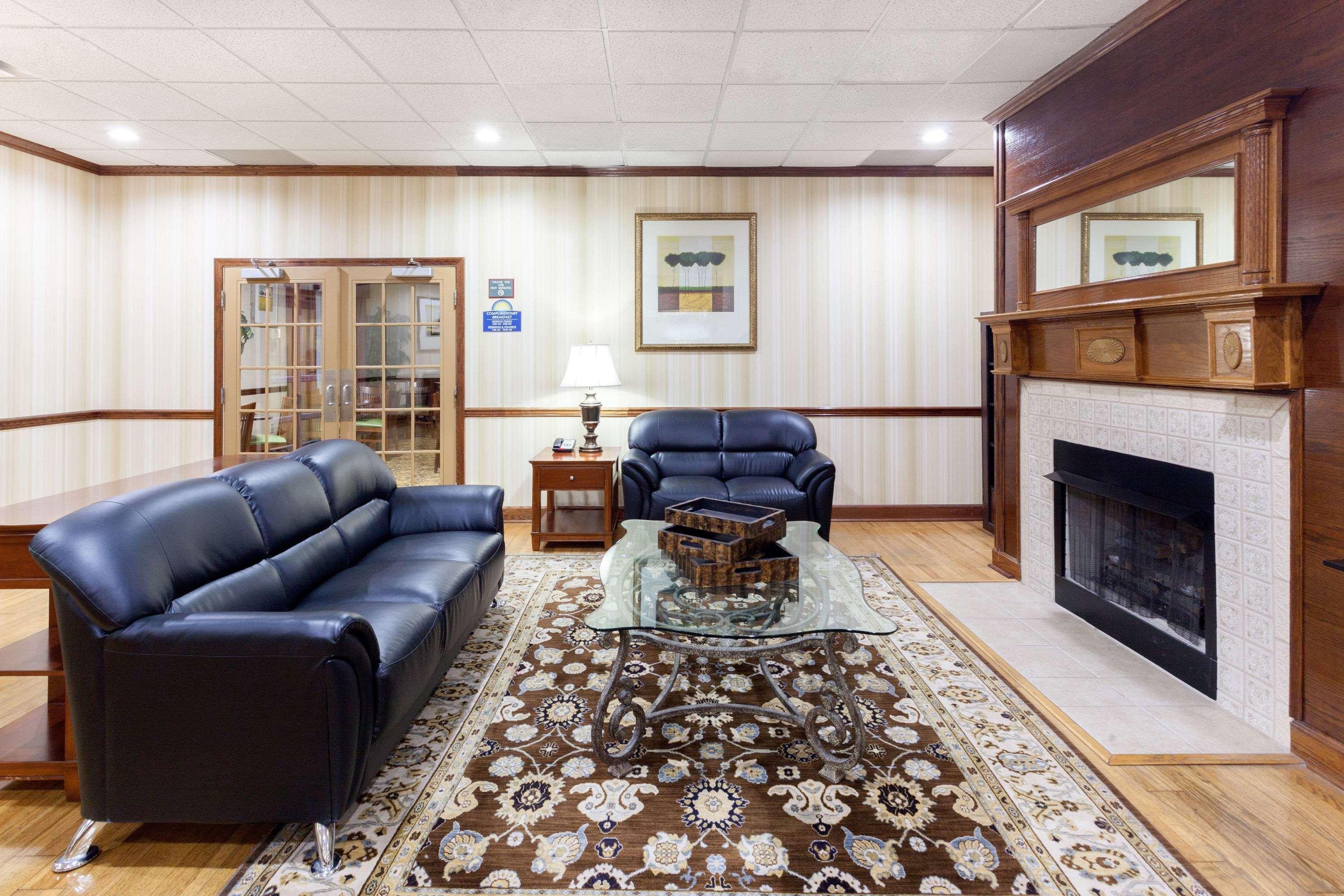 Days Inn & Suites By Wyndham Tucker/Northlake Экстерьер фото