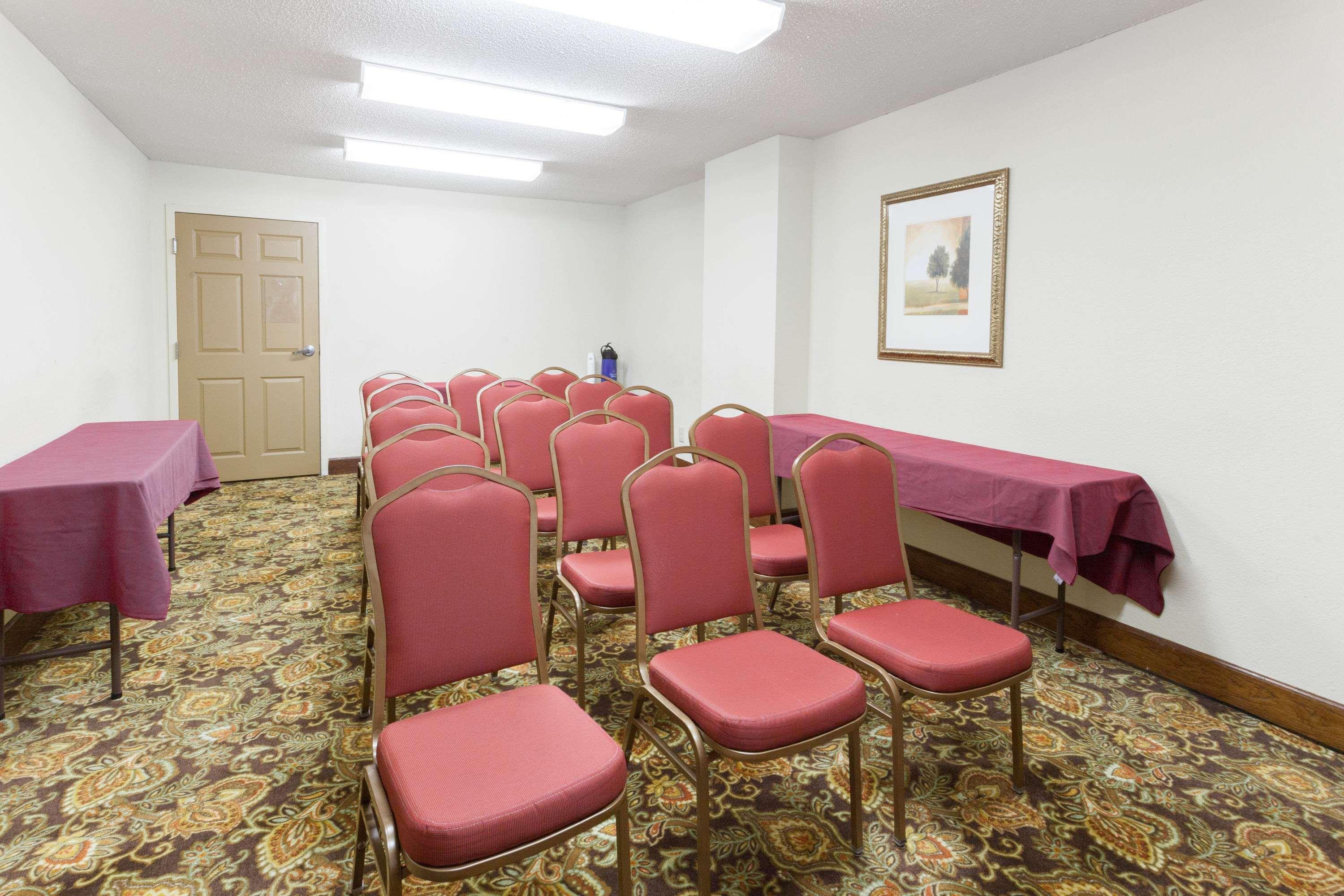 Days Inn & Suites By Wyndham Tucker/Northlake Экстерьер фото