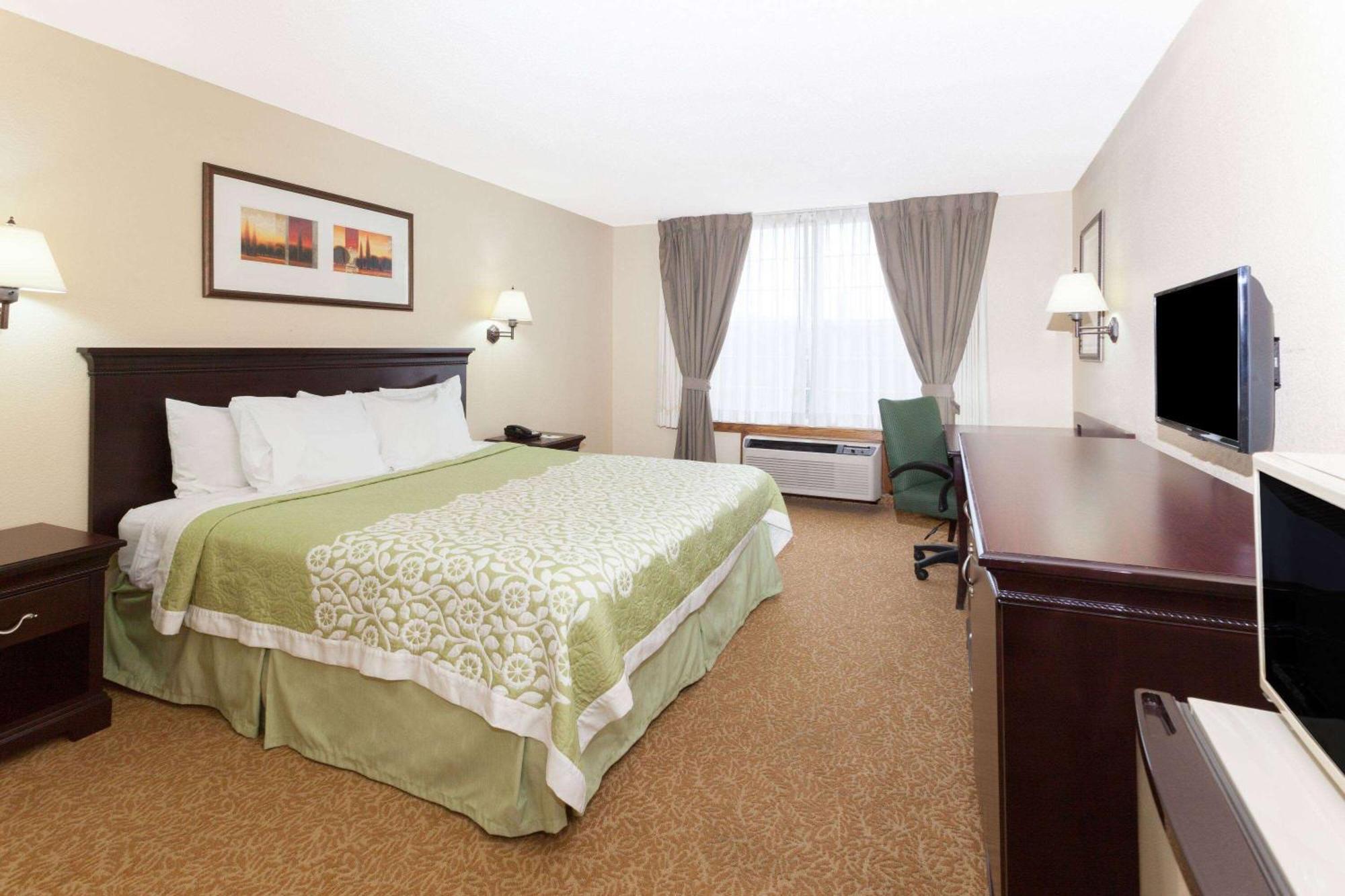 Days Inn & Suites By Wyndham Tucker/Northlake Экстерьер фото