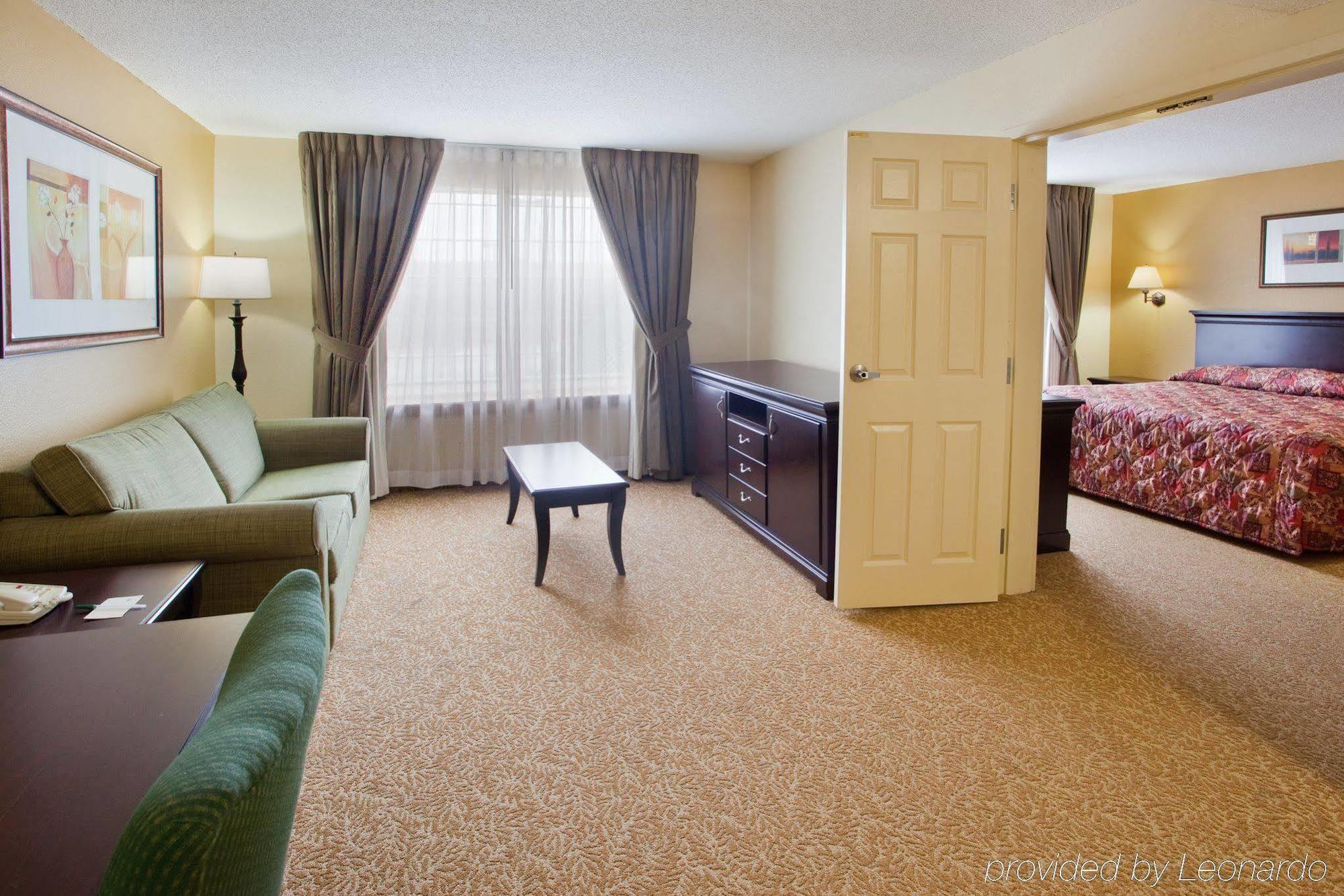 Days Inn & Suites By Wyndham Tucker/Northlake Номер фото