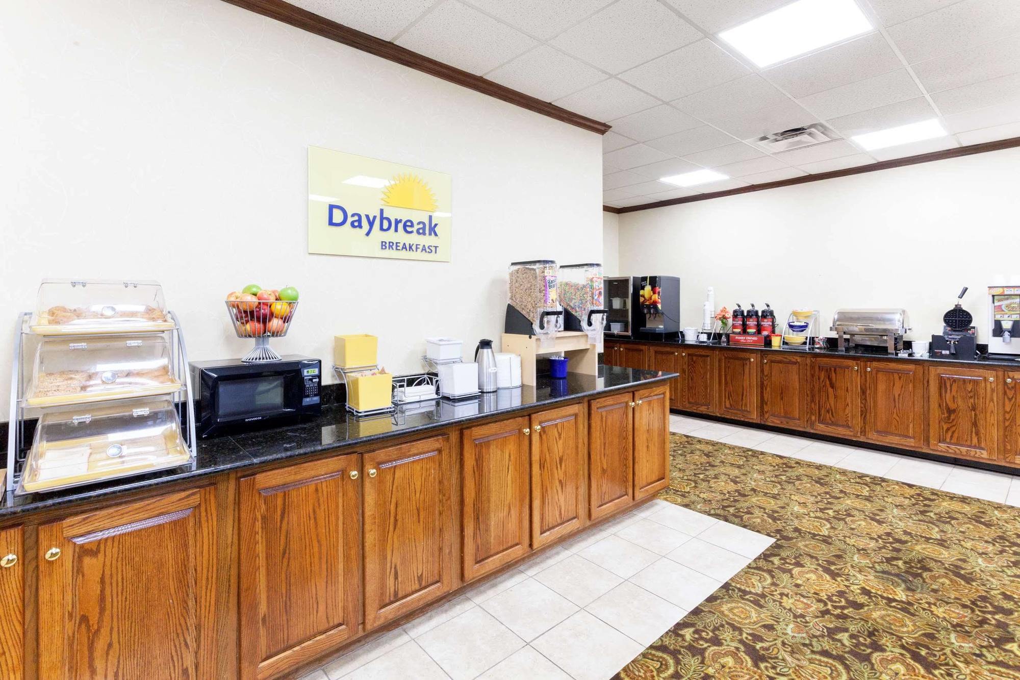 Days Inn & Suites By Wyndham Tucker/Northlake Экстерьер фото