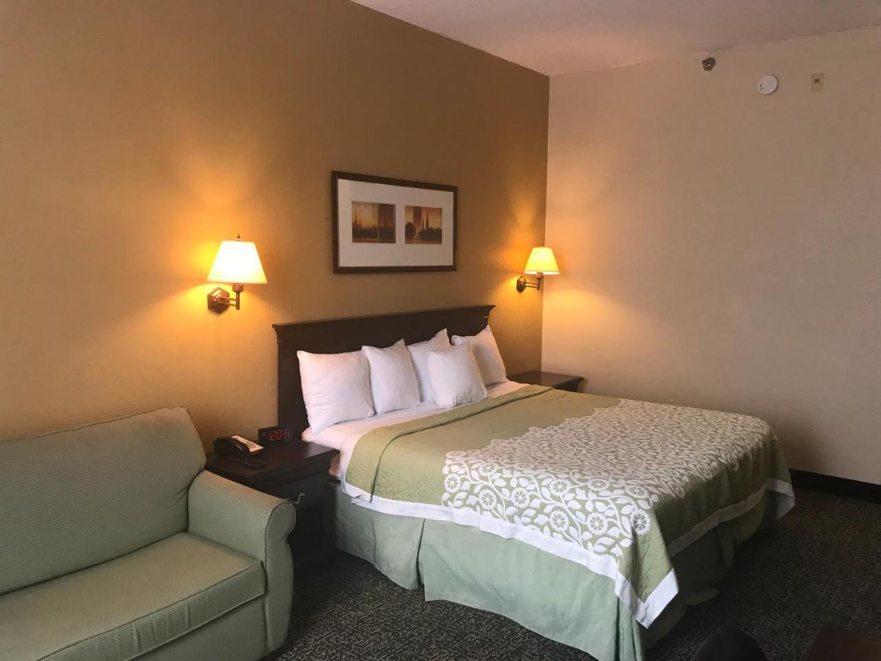 Days Inn & Suites By Wyndham Tucker/Northlake Экстерьер фото