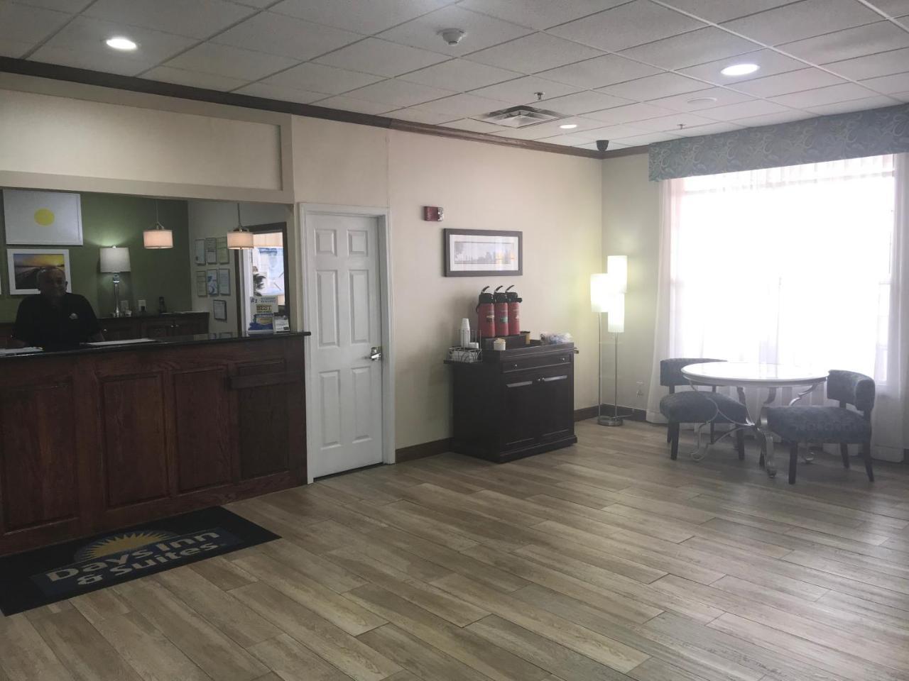 Days Inn & Suites By Wyndham Tucker/Northlake Экстерьер фото